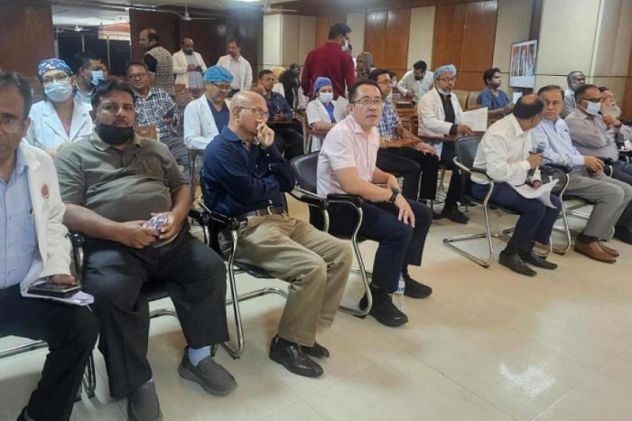 দগ্ধদের চিকিৎসা সহায়তা দিতে ঢাকায় সিঙ্গাপুরের চিকিৎসক দল, চলছে বৈঠক