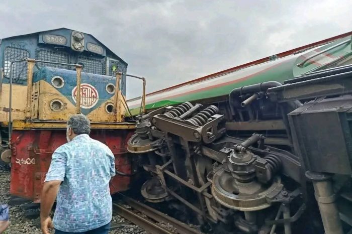 লালমনিরহাটে দুই ট্রেনের মুখোমুখি সংঘর্ষ, বুড়িমারীর সাথে সারাদেশের যোগাযোগ বন্ধ