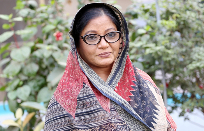 চরম দুঃসময়ে মেলেনি বকেয়া সম্মানী: ক্ষোভে বড় পর্দা ছেড়েছেন ডলি জহুর