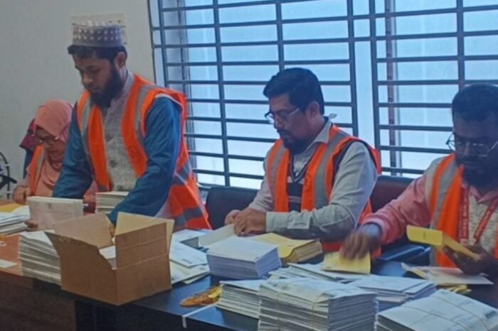 ৭২ হাজার প্রবাসীর ঠিকানায় পাঠানো হয়েছে পোস্টাল ব্যালট