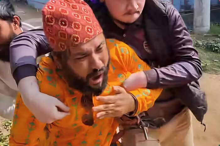 চবিতে শিক্ষক লাঞ্ছিত: জাবি জাতীয়তাবাদী শিক্ষকদের নিন্দা