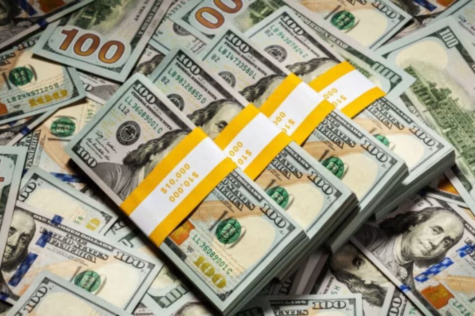 বৈদেশিক মুদ্রার রিজার্ভ ৩৩ বিলিয়ন ডলার ছাড়িয়েছে