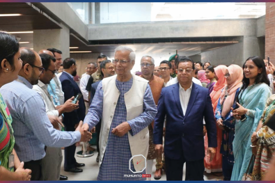 দেড় বছর পর নিজস্ব কর্মস্থলে ফিরলেন ড. মুহাম্মদ ইউনূস