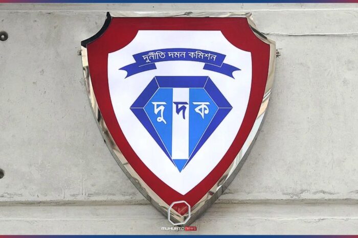 দুদকের চেয়ারম্যান ও দুই কমিশনারের পদত্যাগ