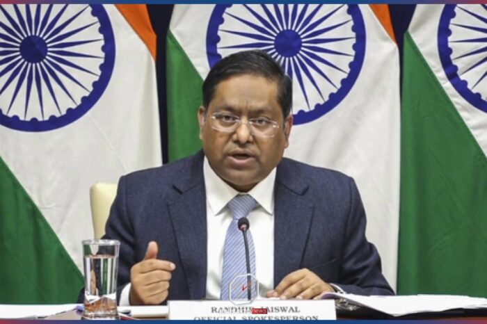 প্রধানমন্ত্রীর উপদেষ্টাকে ভারতে প্রবেশের অনুমতি দিলেও ঢাকা ফিরে যান