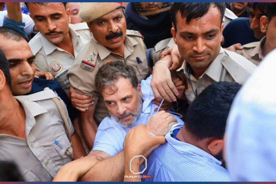 মোদির বাসভবনের সামনে বিরোধী জোটের অবস্থান, রাহুল, প্রিয়াঙ্কা ও অখিলেশ আটক