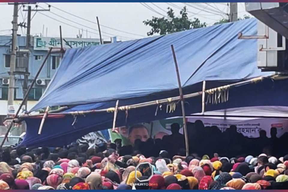 দোহাজারিতে অর্থমন্ত্রীর ত্রাণ বিতরণের সময় ভেঙে পড়ল মঞ্চ