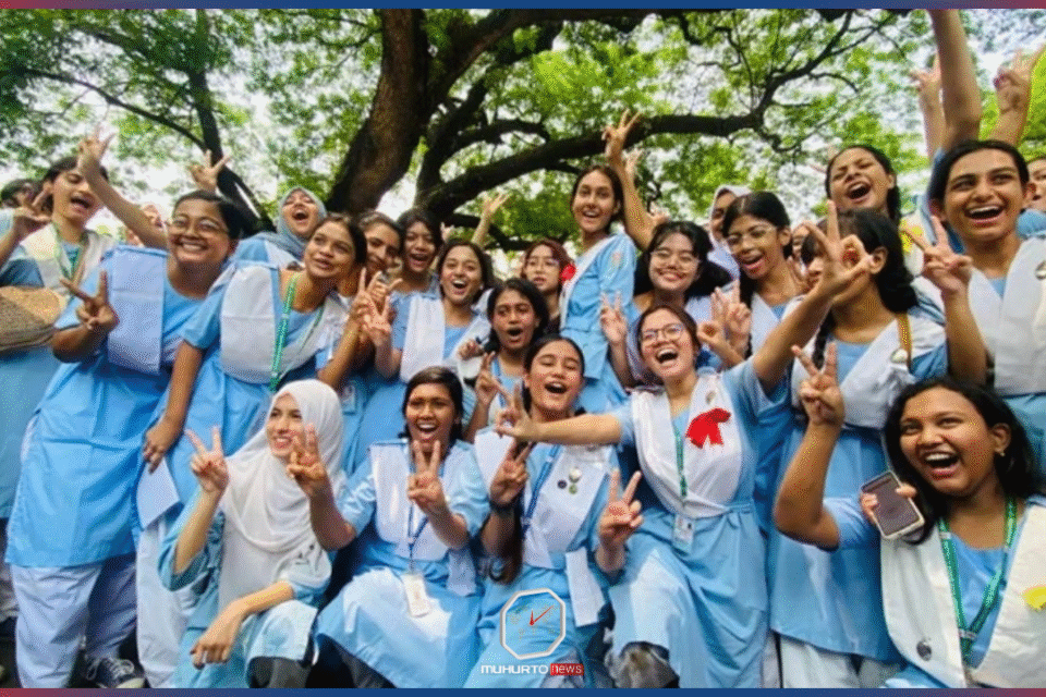এসএসসি ও সমমানের পরীক্ষার ফল: কমেছে জিপিএ-৫, এগিয়ে মেয়েরা