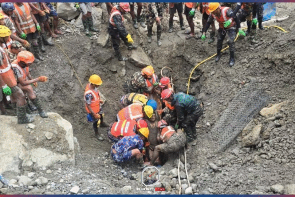 নেপালে বন্যার নয়দিন পর জলবিদ্যুৎ প্রকল্পের সুড়ঙ্গ থেকে দুজনকে জীবিত উদ্ধার